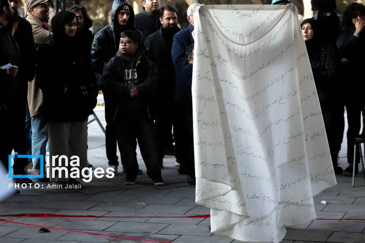 اجرای نامیران در سومین روز جشنواره تئاتر خیابانی فجر