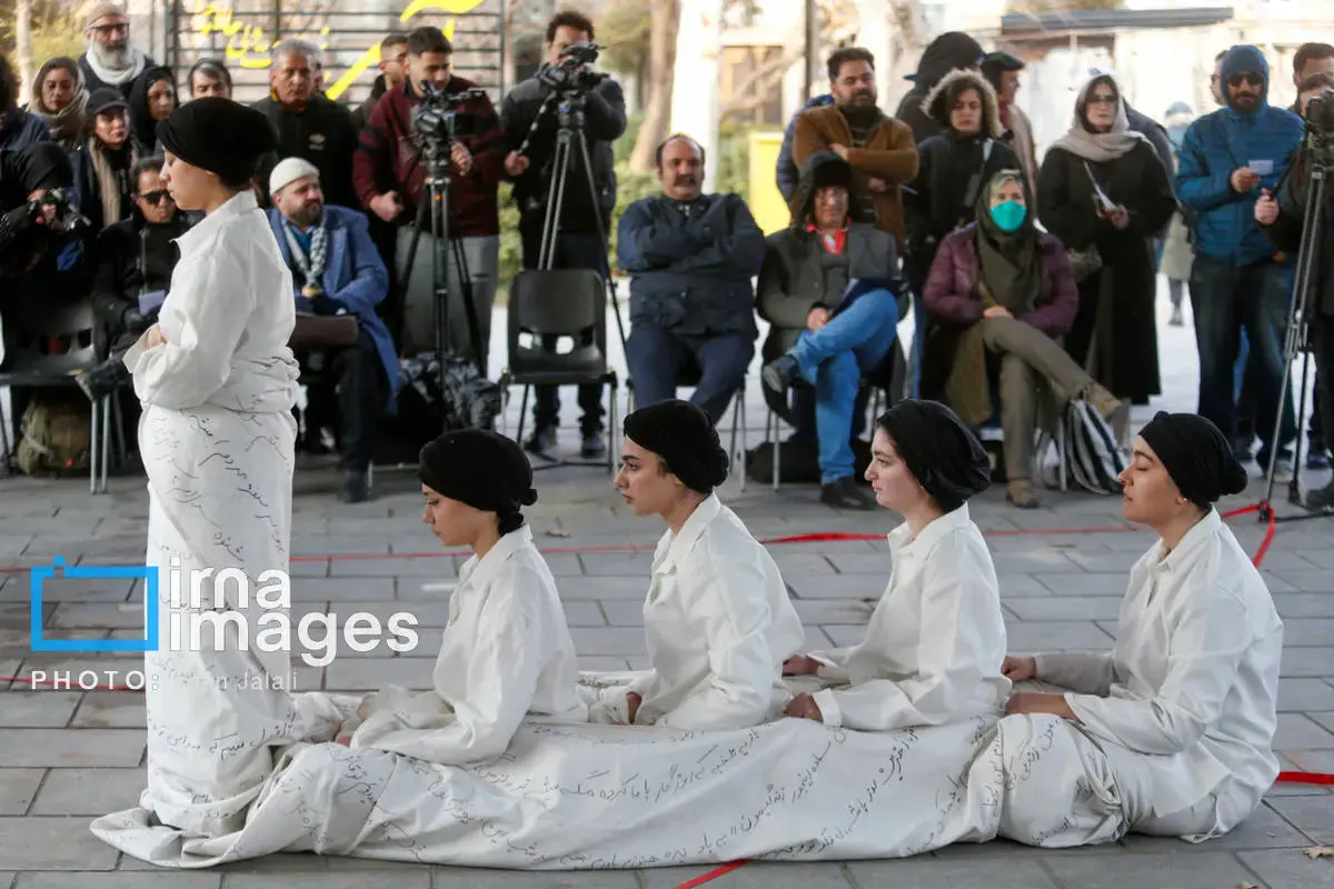 اجرای نامیران در سومین روز جشنواره تئاتر خیابانی فجر