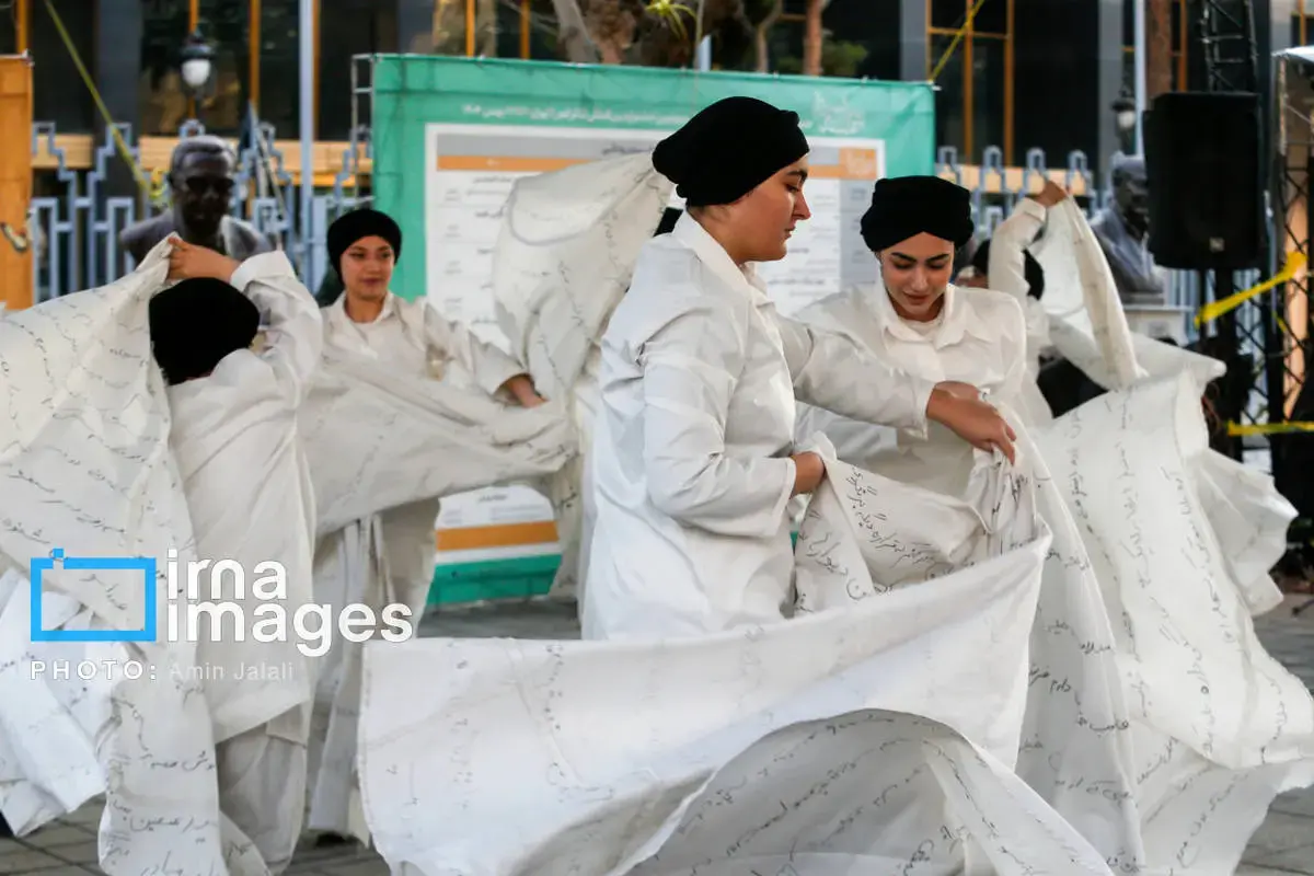 اجرای نامیران در سومین روز جشنواره تئاتر خیابانی فجر