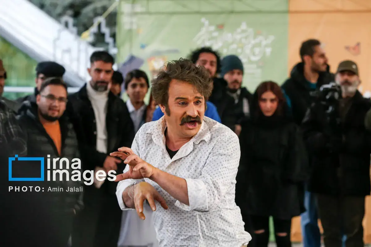 اجرای نامیران در سومین روز جشنواره تئاتر خیابانی فجر