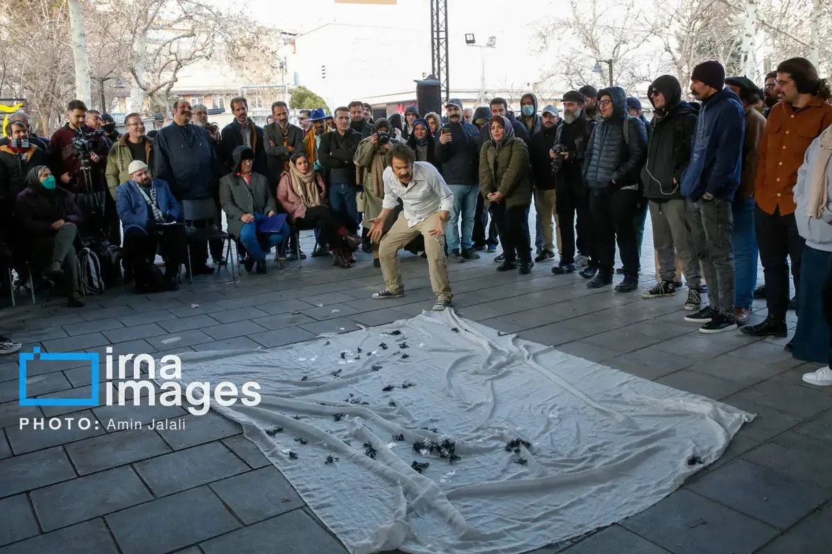 اجرای نامیران در سومین روز جشنواره تئاتر خیابانی فجر