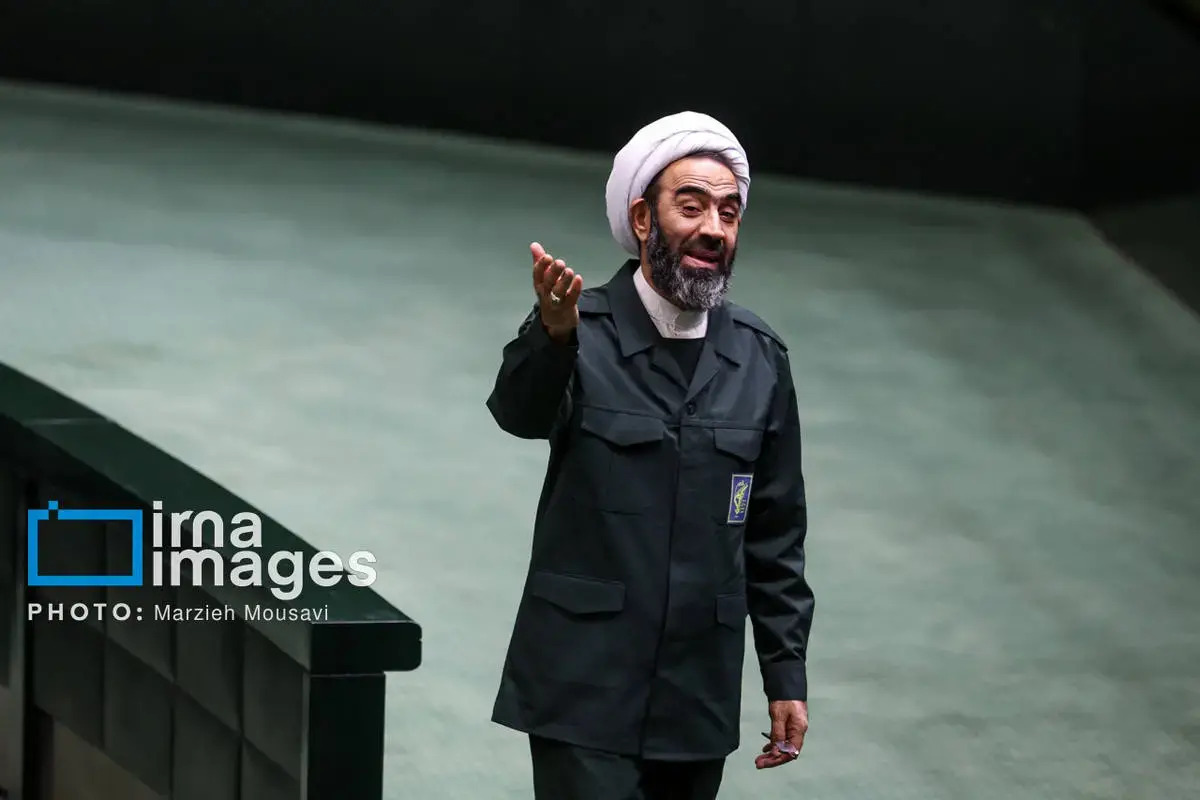 عکس یادگاری نمایندگان مجلس با لباس سپاه