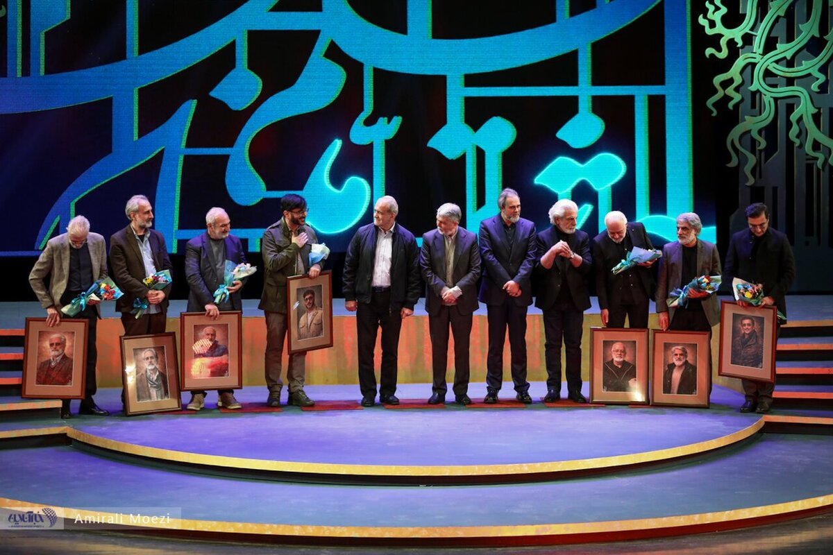 اهدای جوایز برندگان جشنواره فیلم فجر