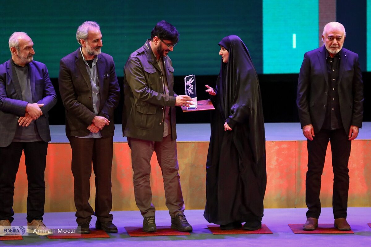 اهدای جوایز برندگان جشنواره فیلم فجر