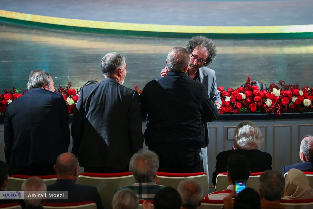 اهدای جوایز برندگان جشنواره فیلم فجر