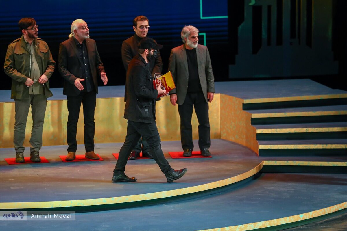 اهدای جوایز برندگان جشنواره فیلم فجر