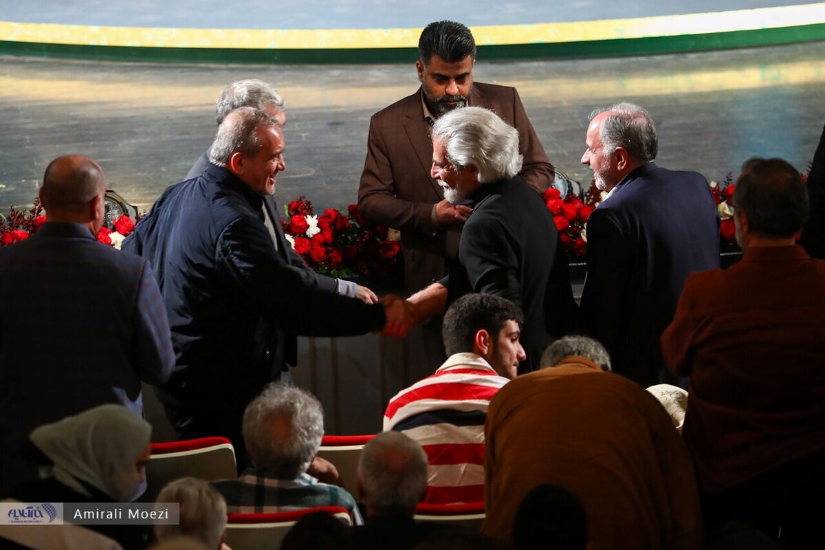 اهدای جوایز برندگان جشنواره فیلم فجر