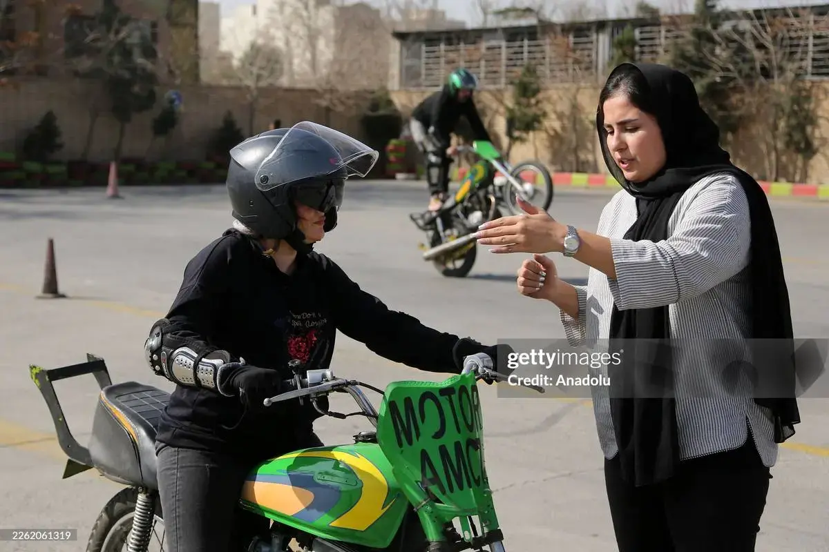 حرکات خاص دختران موتور سوار ایرانی