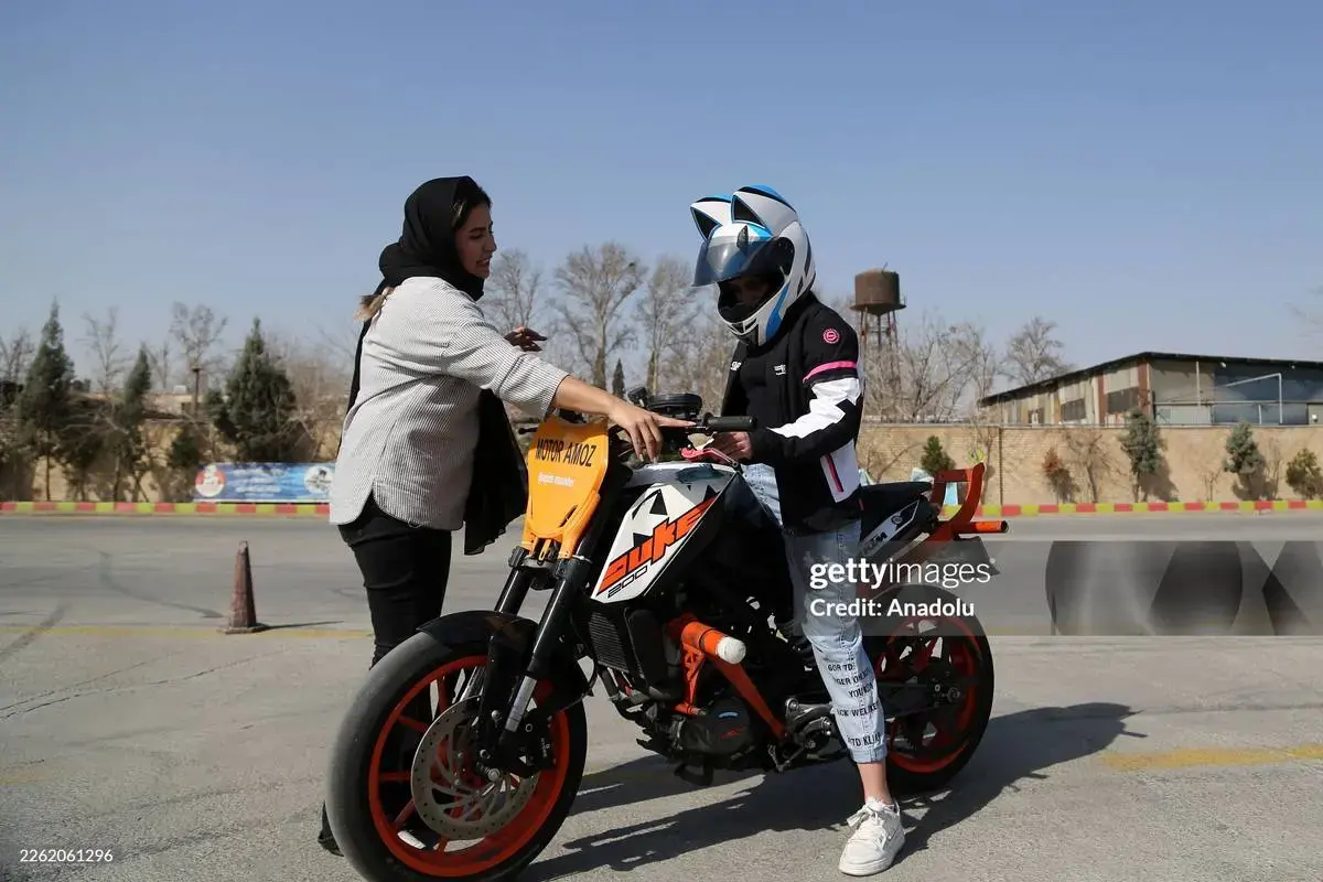 حرکات خاص دختران موتور سوار ایرانی