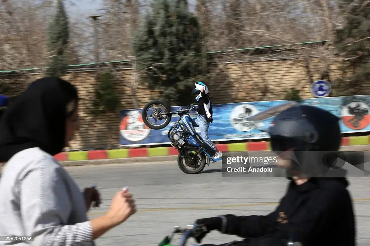 حرکات خاص دختران موتور سوار ایرانی