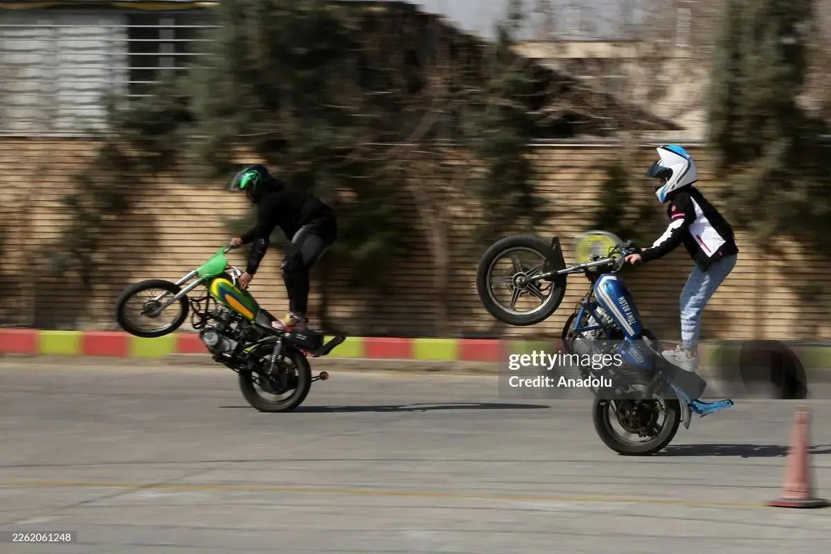 حرکات خاص دختران موتور سوار ایرانی