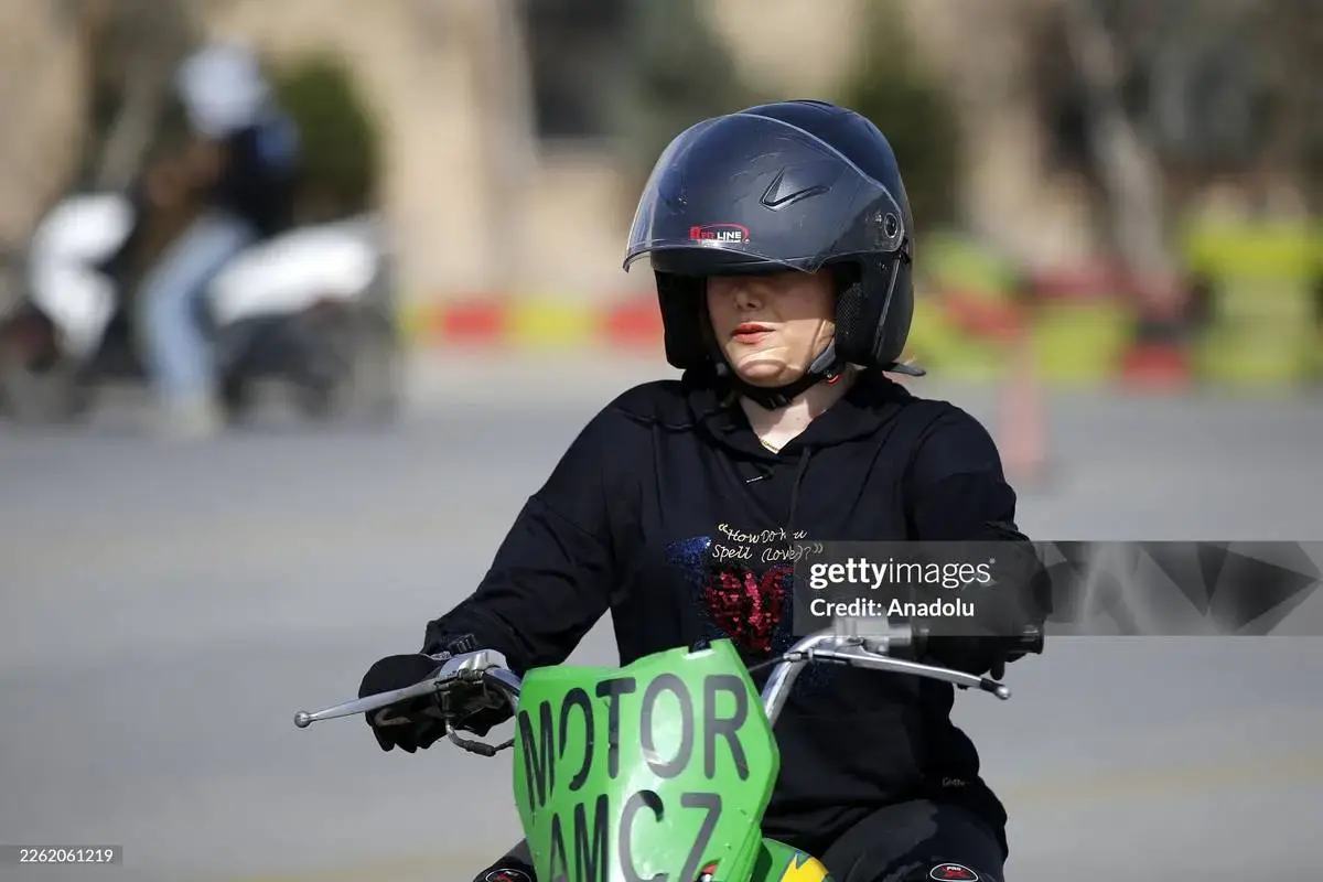 حرکات خاص دختران موتور سوار ایرانی