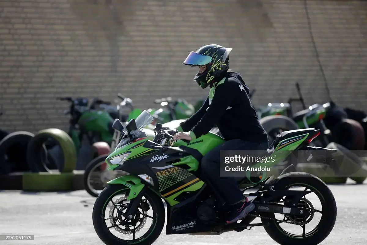 حرکات خاص دختران موتور سوار ایرانی