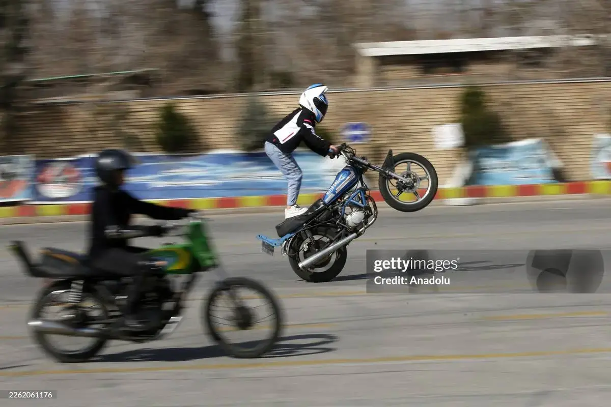 حرکات خاص دختران موتور سوار ایرانی