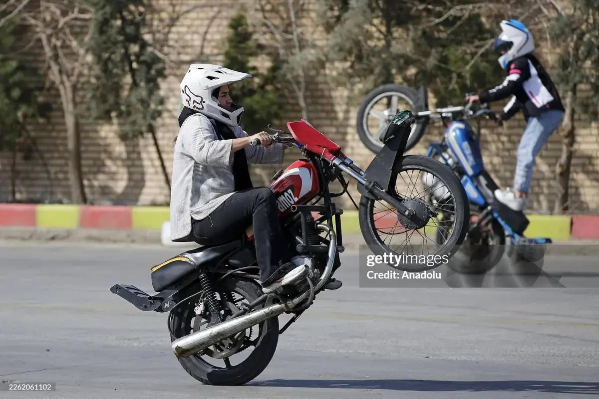 حرکات خاص دختران موتور سوار ایرانی