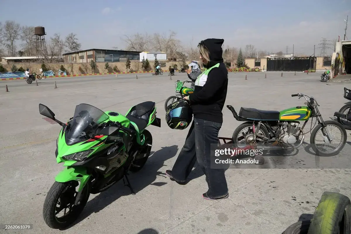 حرکات خاص دختران موتور سوار ایرانی