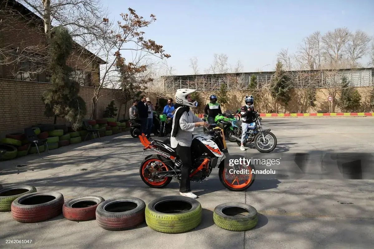 حرکات خاص دختران موتور سوار ایرانی