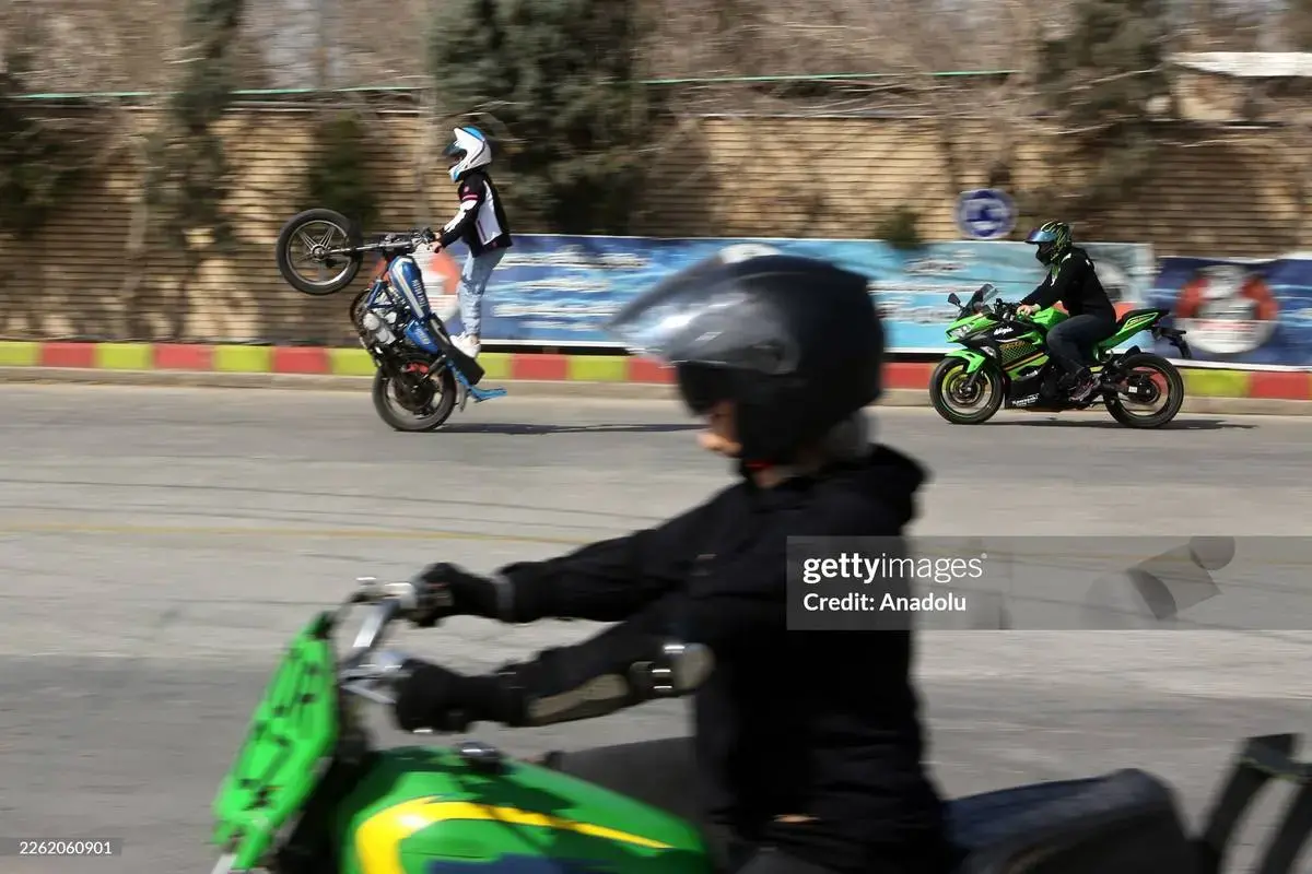 حرکات خاص دختران موتور سوار ایرانی