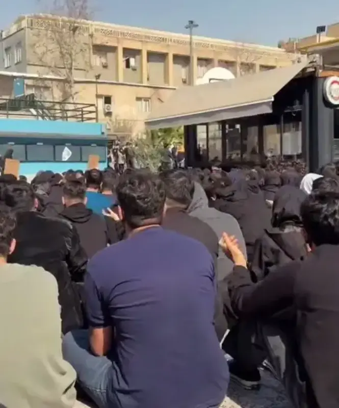 عکس/ شروع تجمعات اعتراضی در چند دانشگاه تهران