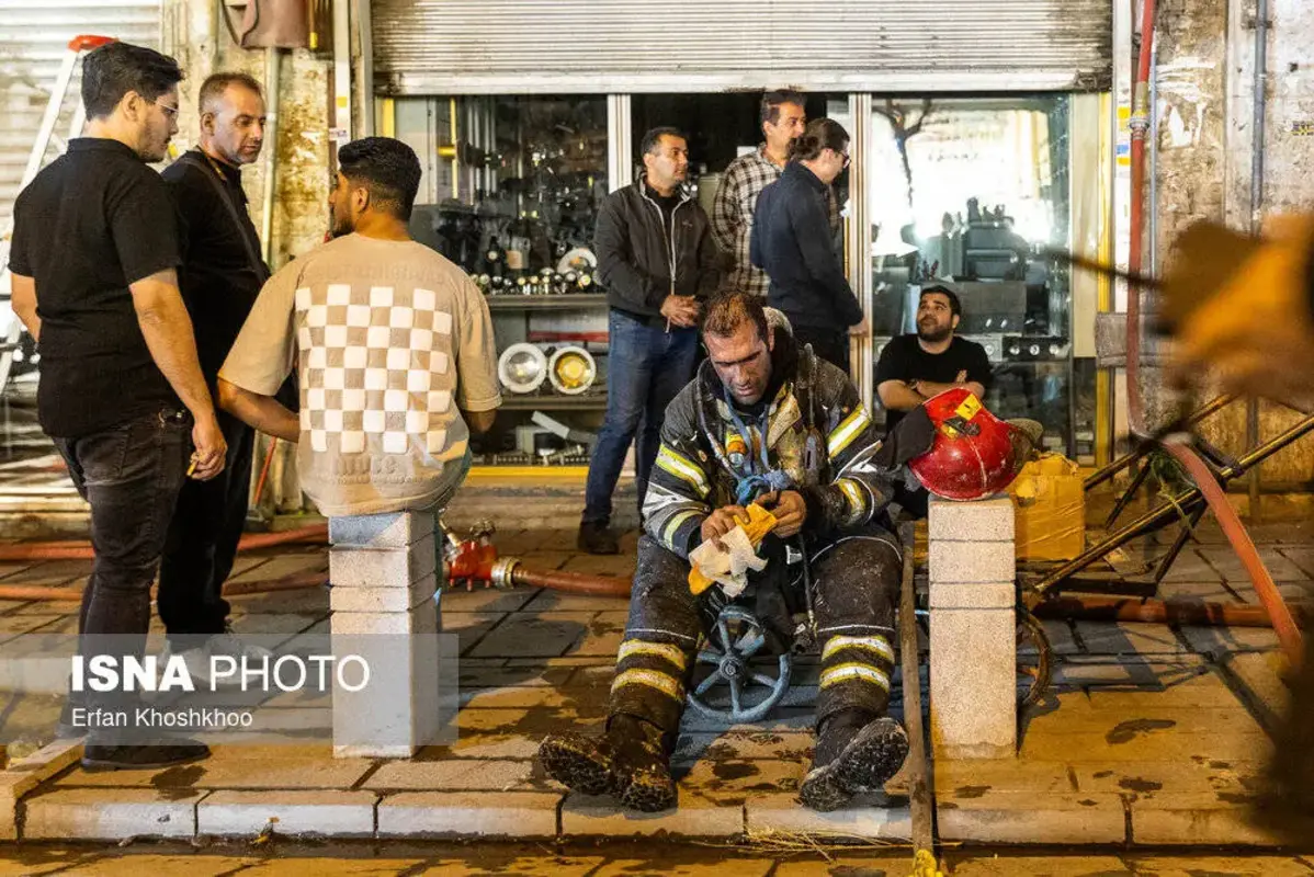 آتش‌سوزی یک انبار لوازم الکترونیکی در لاله‌زار 