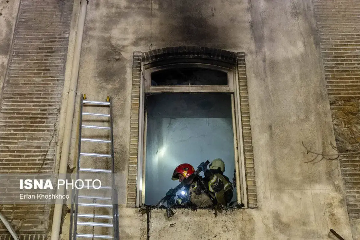 آتش‌سوزی یک انبار لوازم الکترونیکی در لاله‌زار 