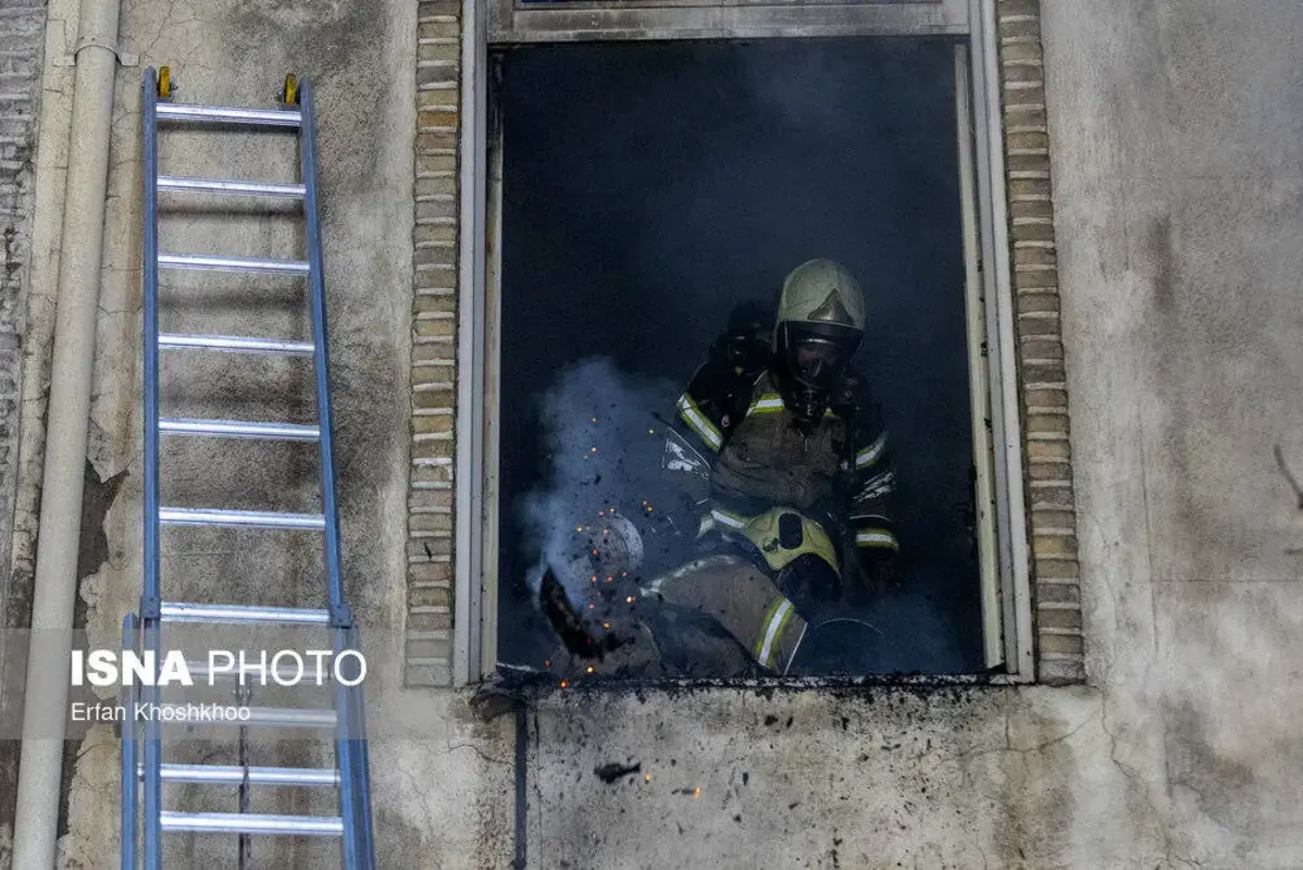 آتش‌سوزی یک انبار لوازم الکترونیکی در لاله‌زار 