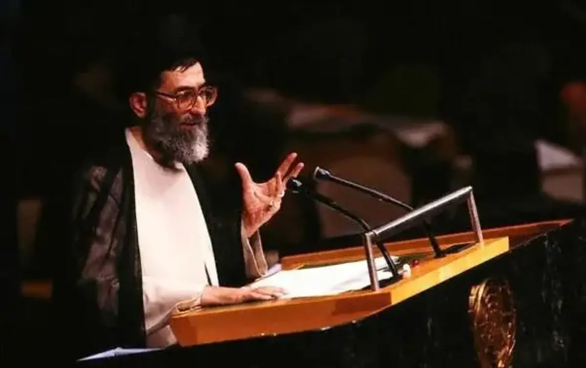 رهبر انقلاب از یک و نیم سالگی تا پایان حیات