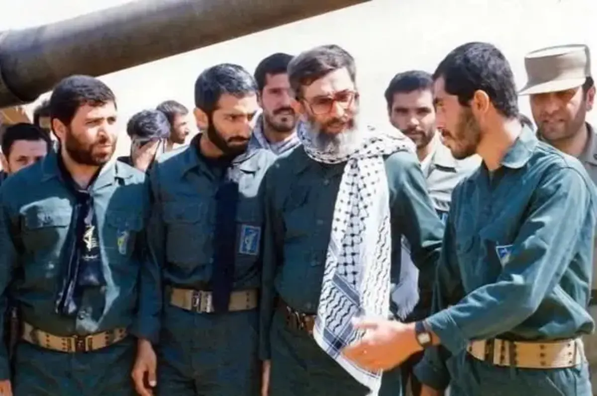 رهبر انقلاب از یک و نیم سالگی تا پایان حیات