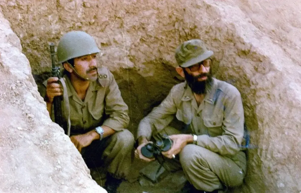 رهبر انقلاب از یک و نیم سالگی تا پایان حیات