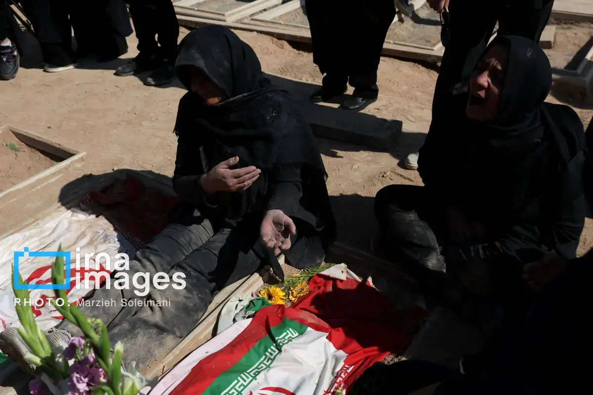 حال و هوای غم‌انگیز قطعه ۴۲ بهشت زهرا