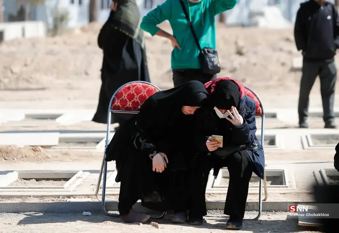 حال و هوای غم‌انگیز قطعه ۴۲ بهشت زهرا