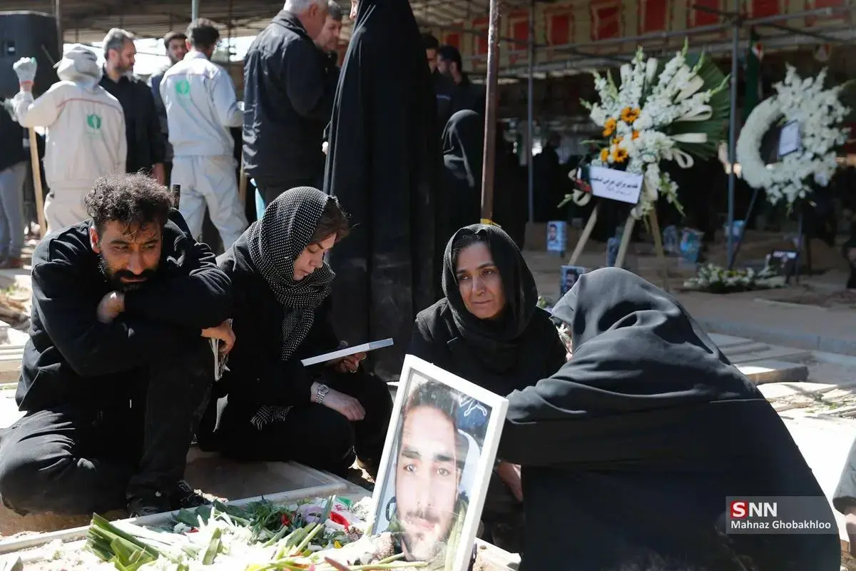 حال و هوای غم‌انگیز قطعه ۴۲ بهشت زهرا