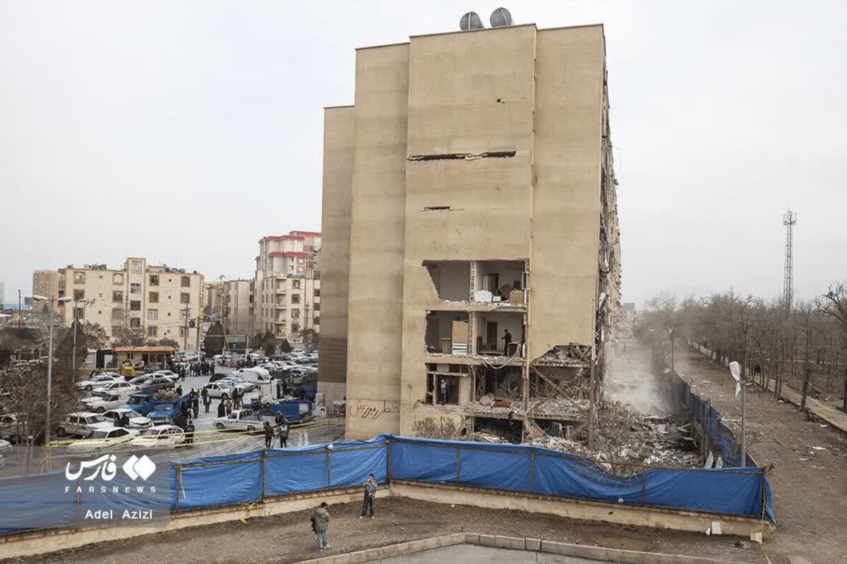 تخریب مجتمع مسکونی در اراک برای اثر حمله موشکی