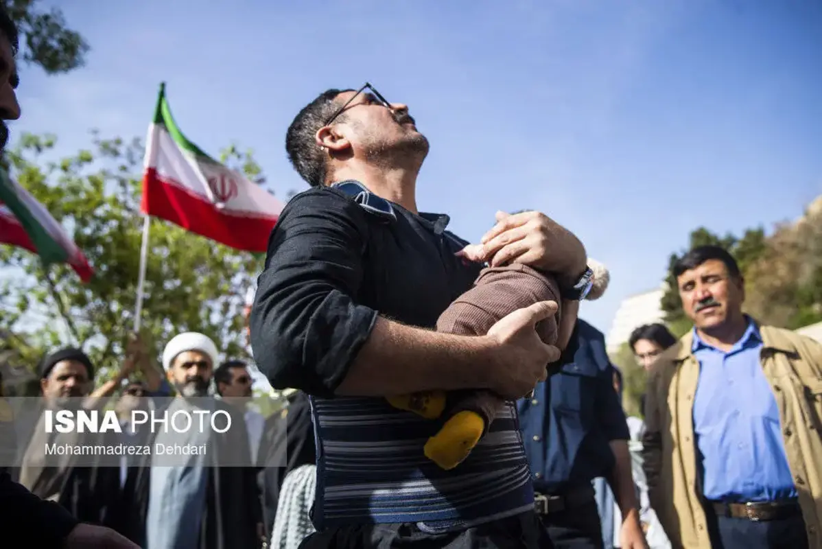 استقبال پرشور از خدمه بازمانده ناوشکن دنا در شیراز