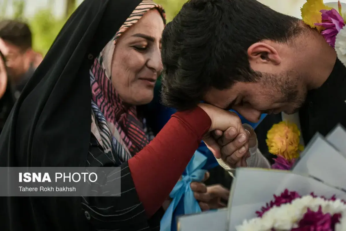 استقبال پرشور از خدمه بازمانده ناوشکن دنا در شیراز