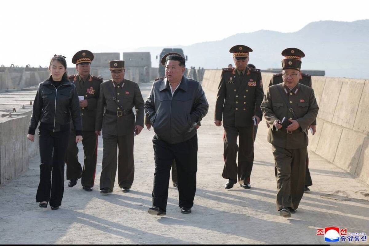 نظارت کیم و دخترش بر آزمایش موشک‌های بالستیک 