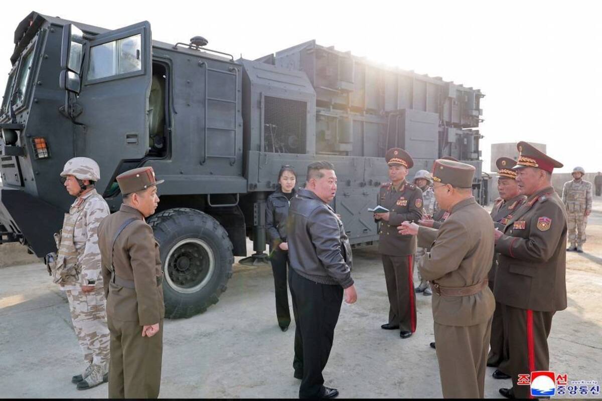 نظارت کیم و دخترش بر آزمایش موشک‌های بالستیک 