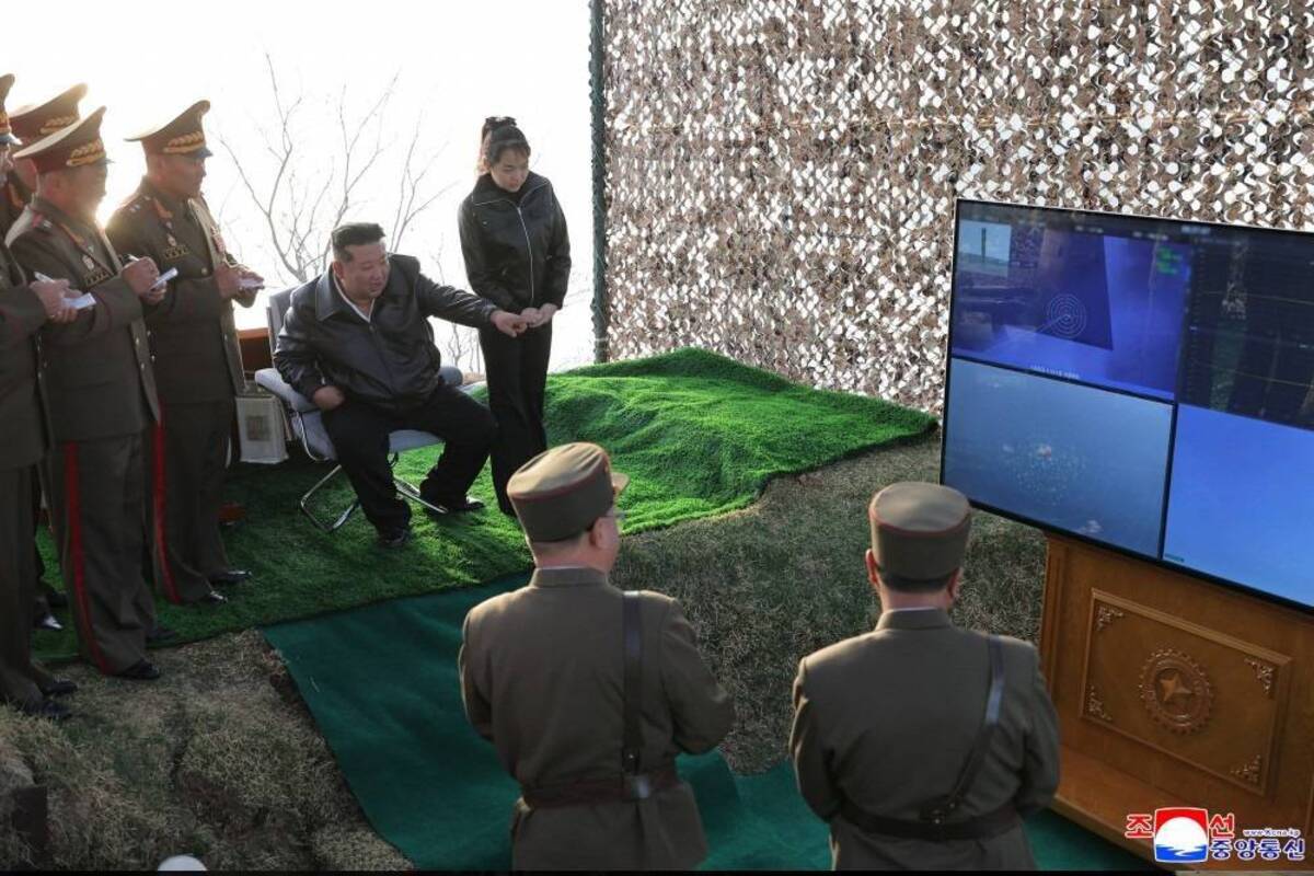 نظارت کیم و دخترش بر آزمایش موشک‌های بالستیک 