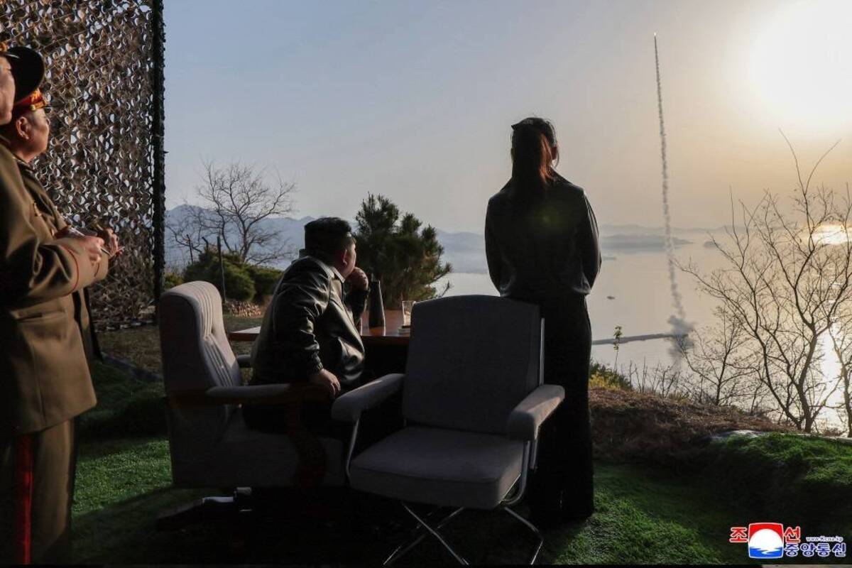 نظارت کیم و دخترش بر آزمایش موشک‌های بالستیک 