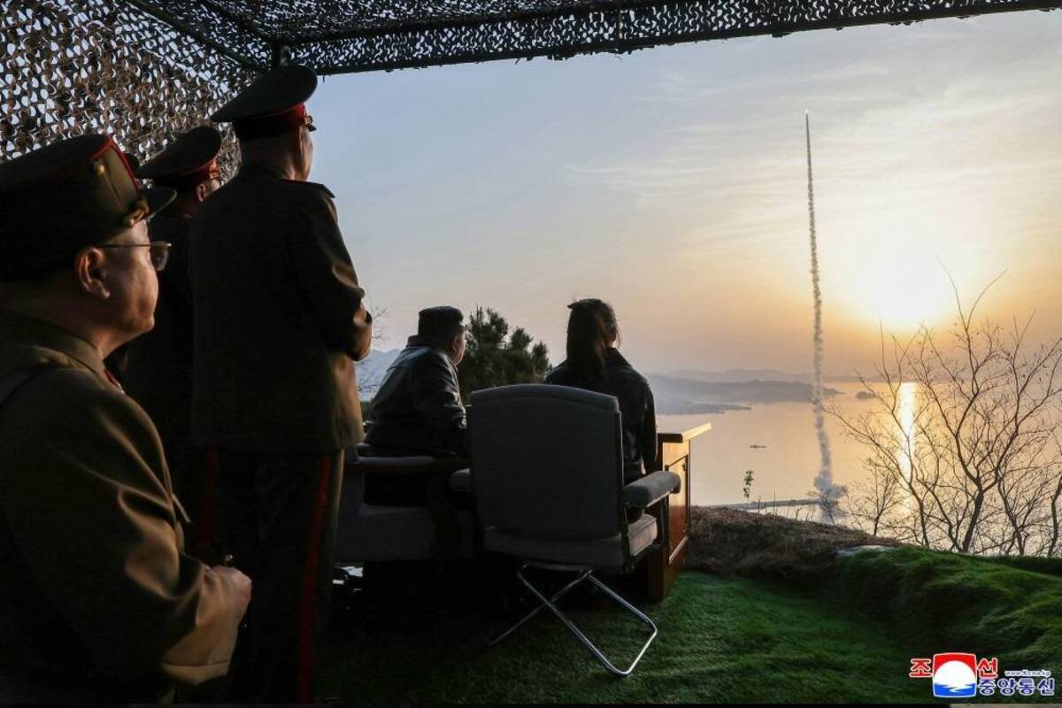 نظارت کیم و دخترش بر آزمایش موشک‌های بالستیک 