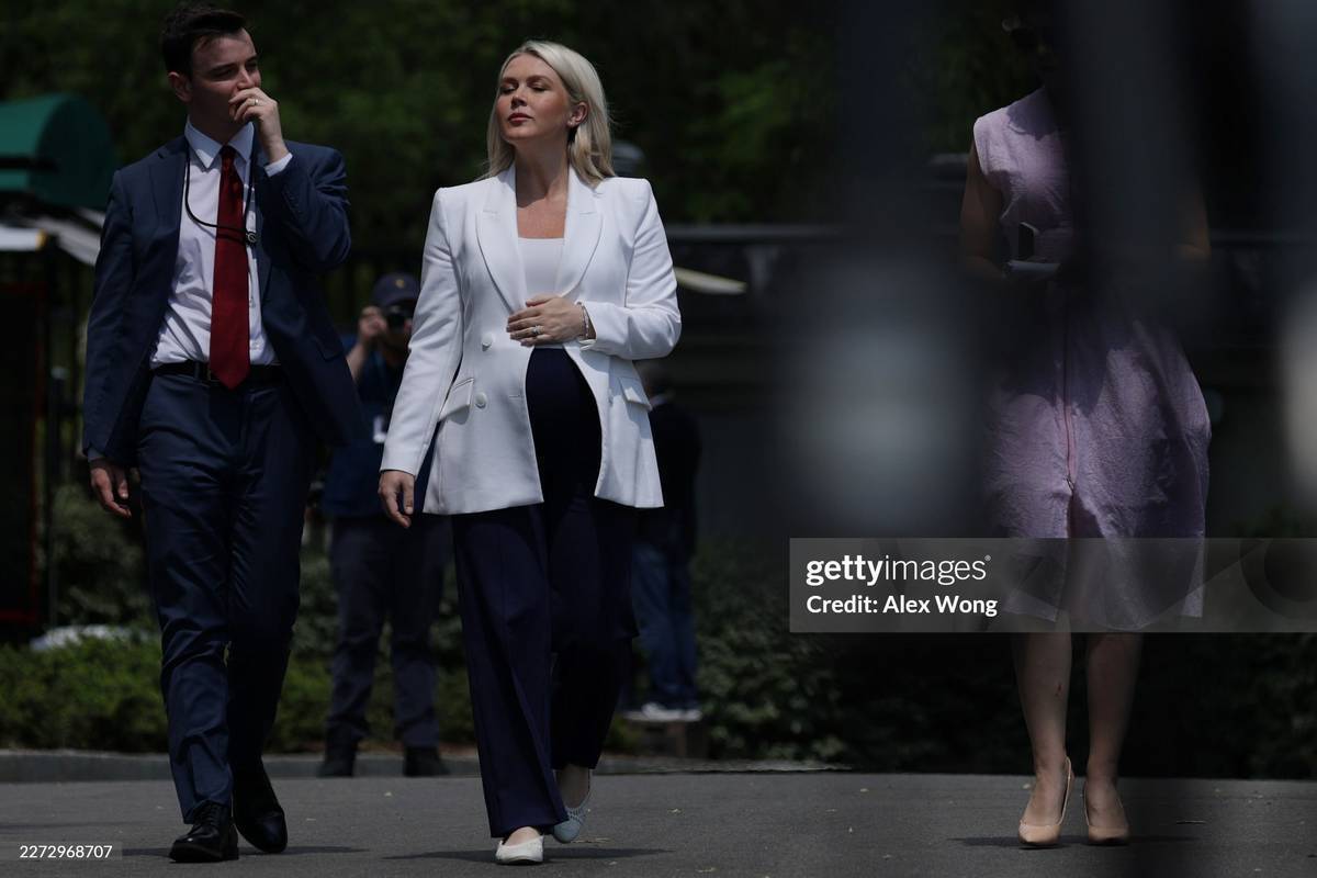 نشست خبری سخنگوی کاخ سفید پیش از زایمان 