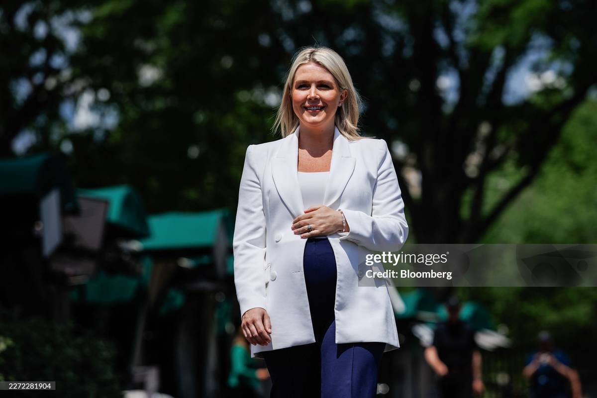 نشست خبری سخنگوی کاخ سفید پیش از زایمان 