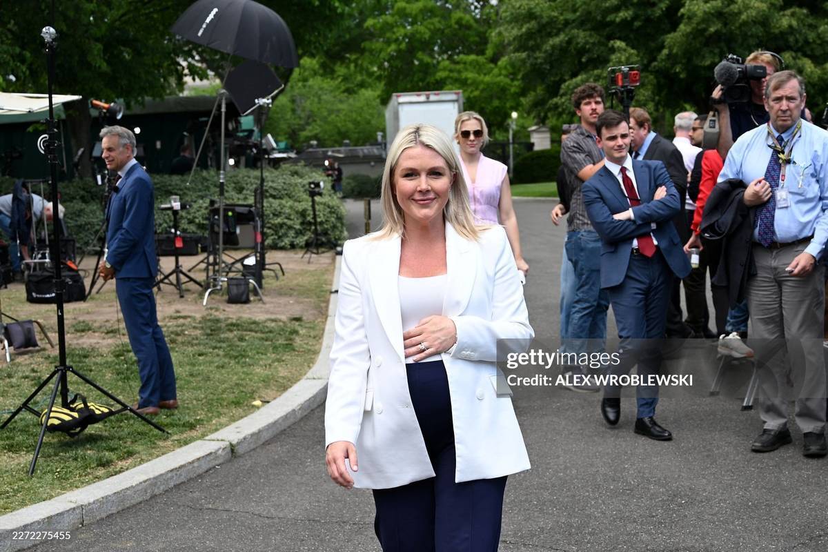 نشست خبری سخنگوی کاخ سفید پیش از زایمان 