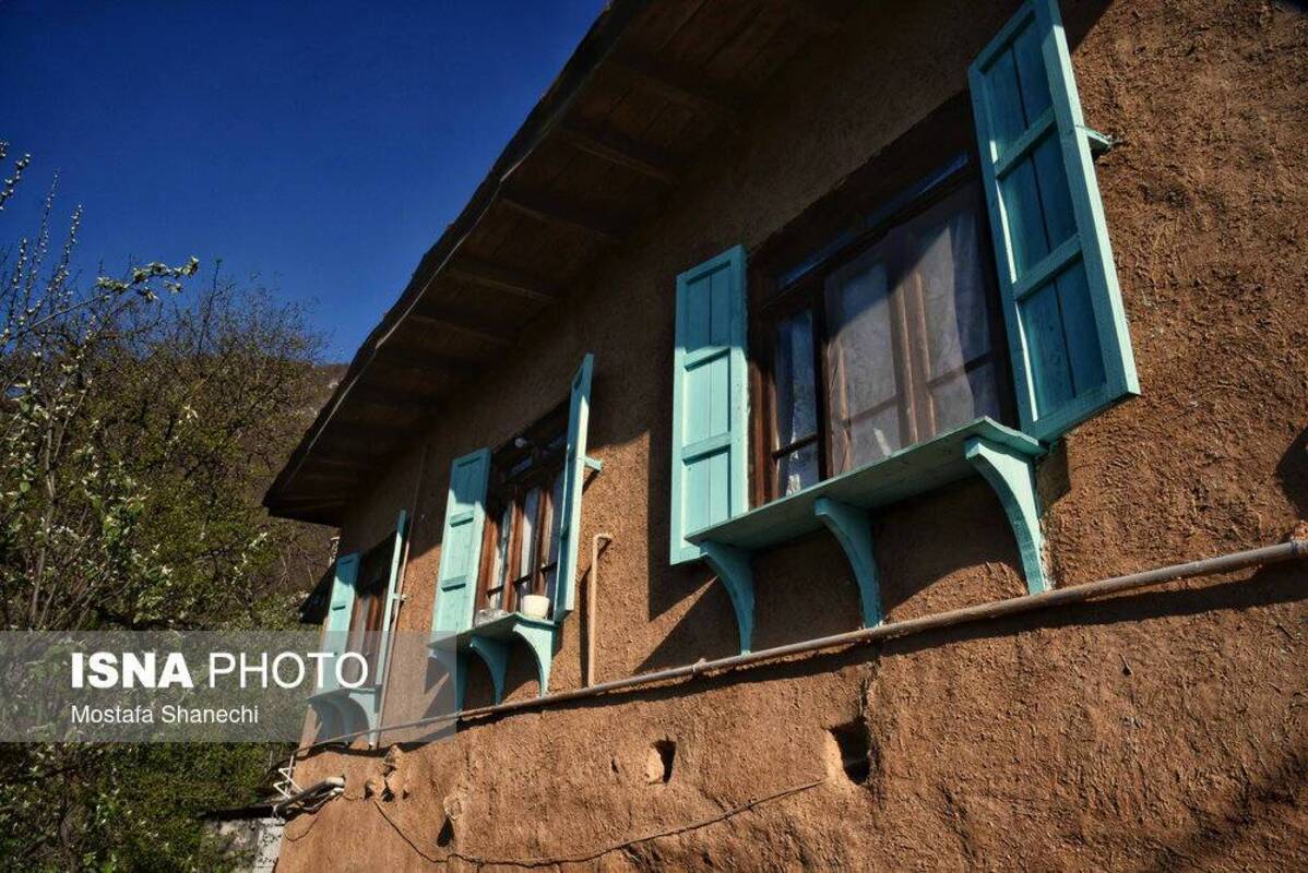 روستای زیبای شانه‌تراش جایی میان مه و کوه