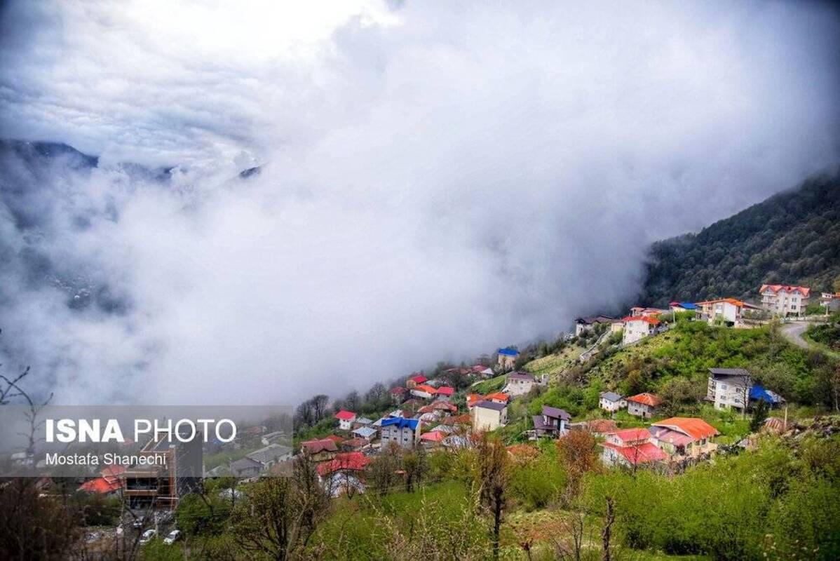 روستای زیبای شانه‌تراش جایی میان مه و کوه