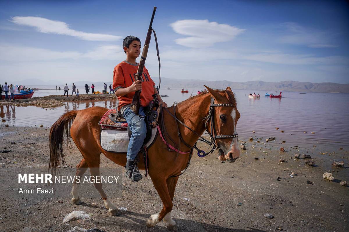 بازگشت رنگ صورتی به دریاچه مهارلو شیراز