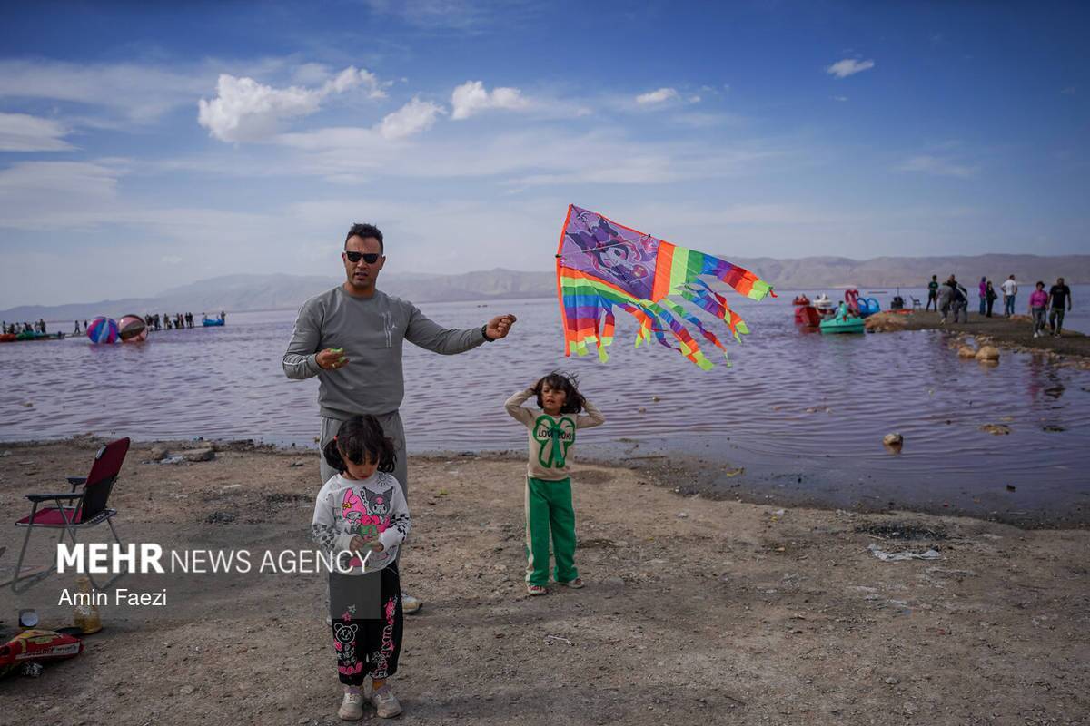بازگشت رنگ صورتی به دریاچه مهارلو شیراز