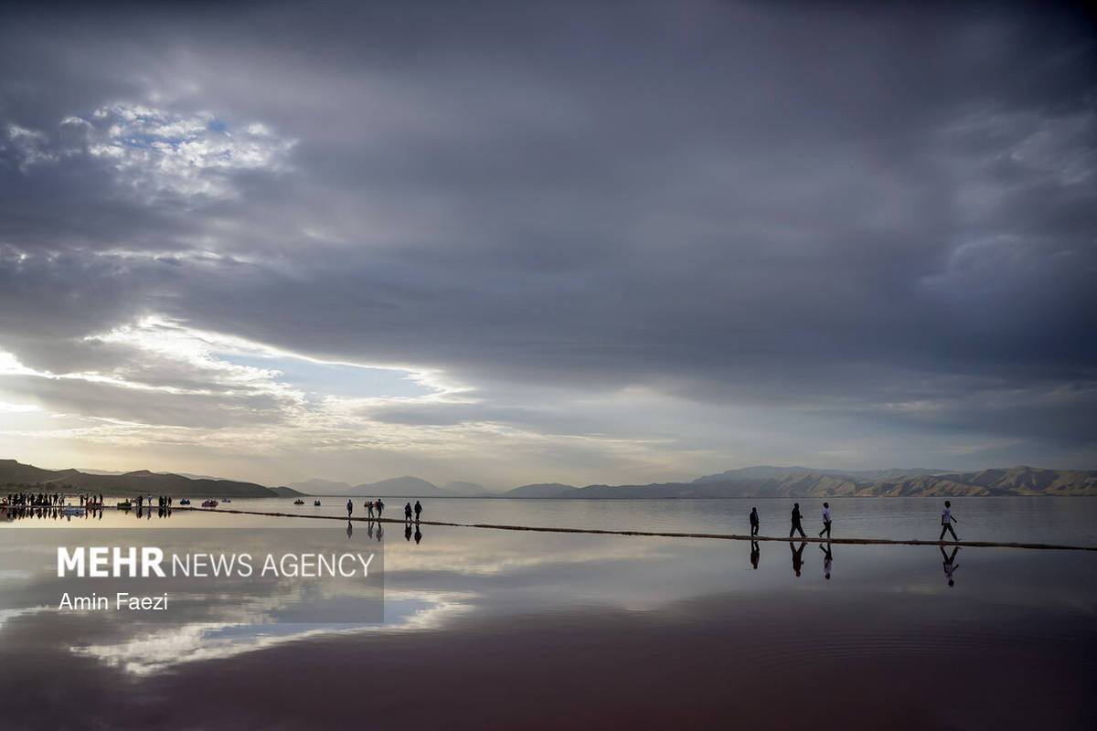 بازگشت رنگ صورتی به دریاچه مهارلو شیراز
