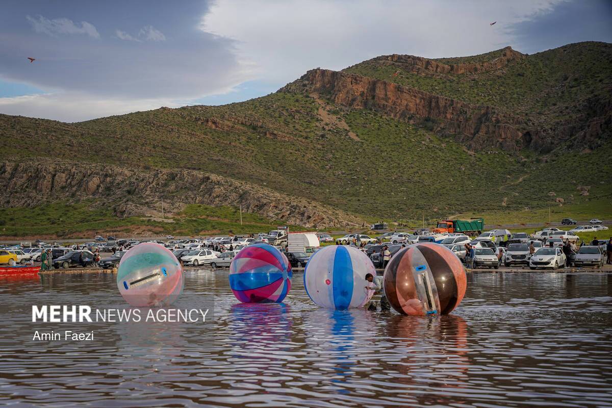 بازگشت رنگ صورتی به دریاچه مهارلو شیراز