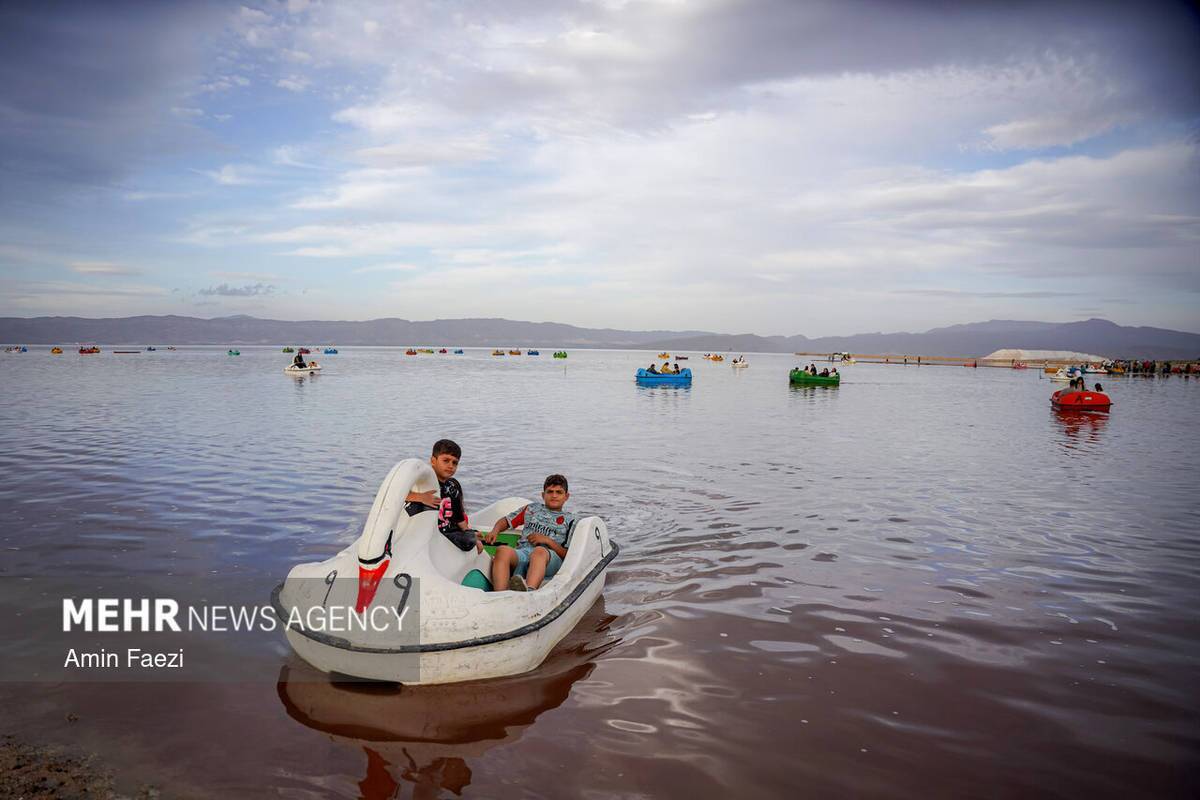 بازگشت رنگ صورتی به دریاچه مهارلو شیراز